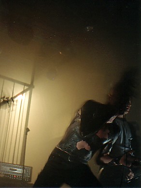 Andy and his latex shirt echant the Portland crowd